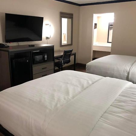 Travelers Inn And Suites Wharton Εξωτερικό φωτογραφία