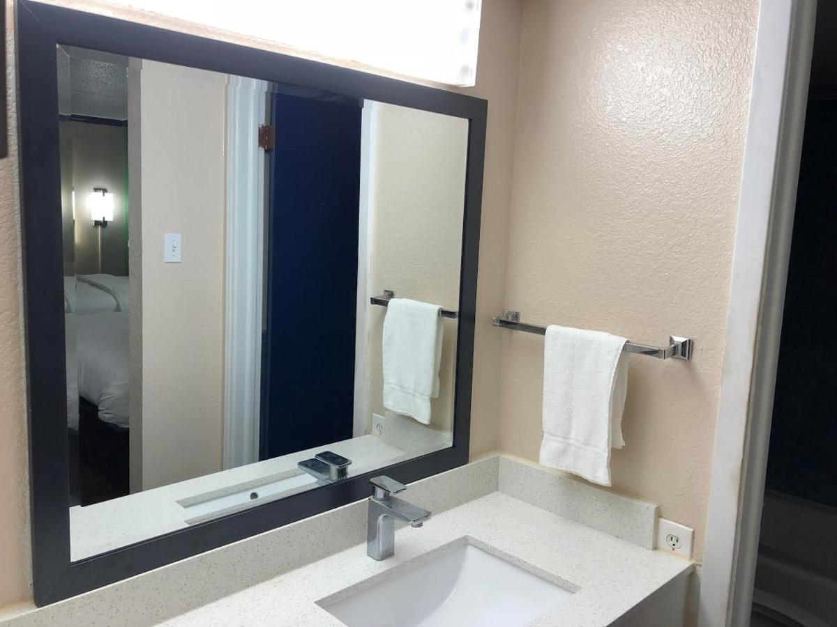 Travelers Inn And Suites Wharton Εξωτερικό φωτογραφία