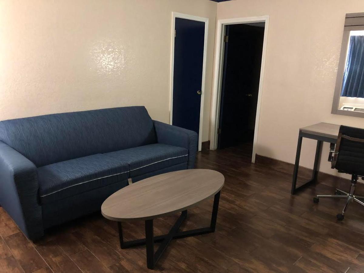 Travelers Inn And Suites Wharton Εξωτερικό φωτογραφία